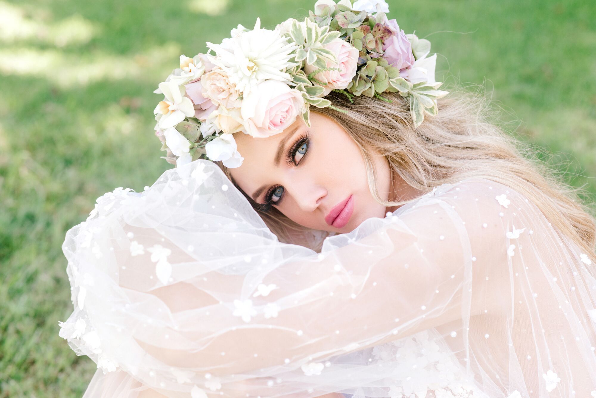 Read more about the article ROMANTIC SPRING PASTEL STYLED BRIDAL SHOOT