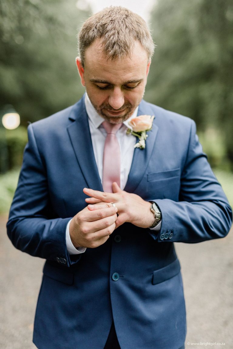 drakensberg-destination-wedding-groom