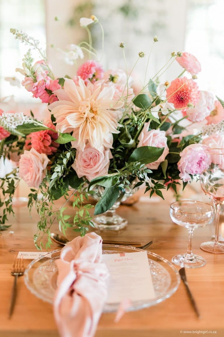 blush-and-coral-wedding-table-décor