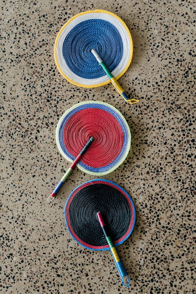 colourful-grass-fans-for-bridesmaids