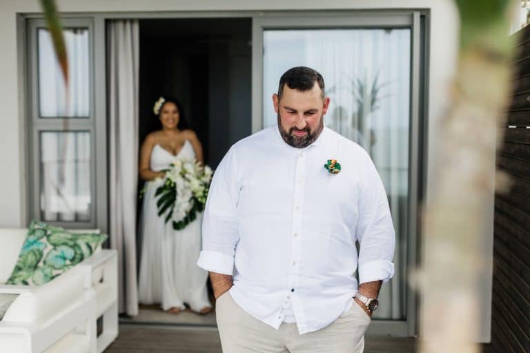 tropical-chic-elopement-first-look