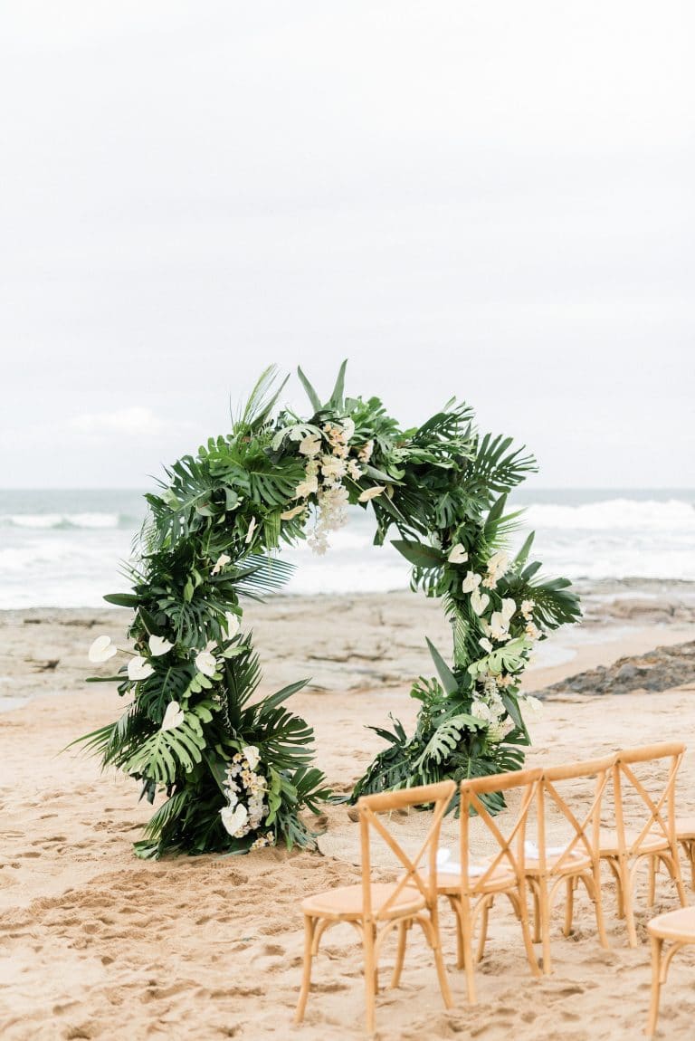 circular-wedding-arch-with-tropical-greenery