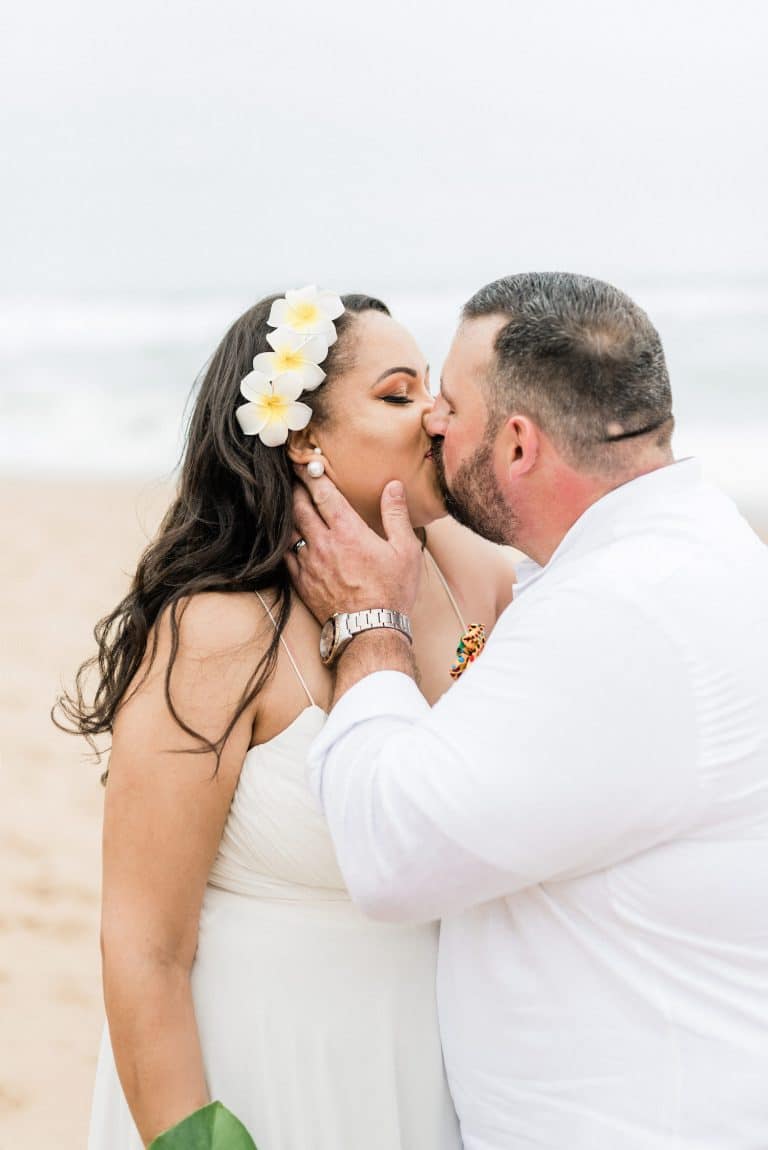 bride-with-frangipani-flowers-in-hair