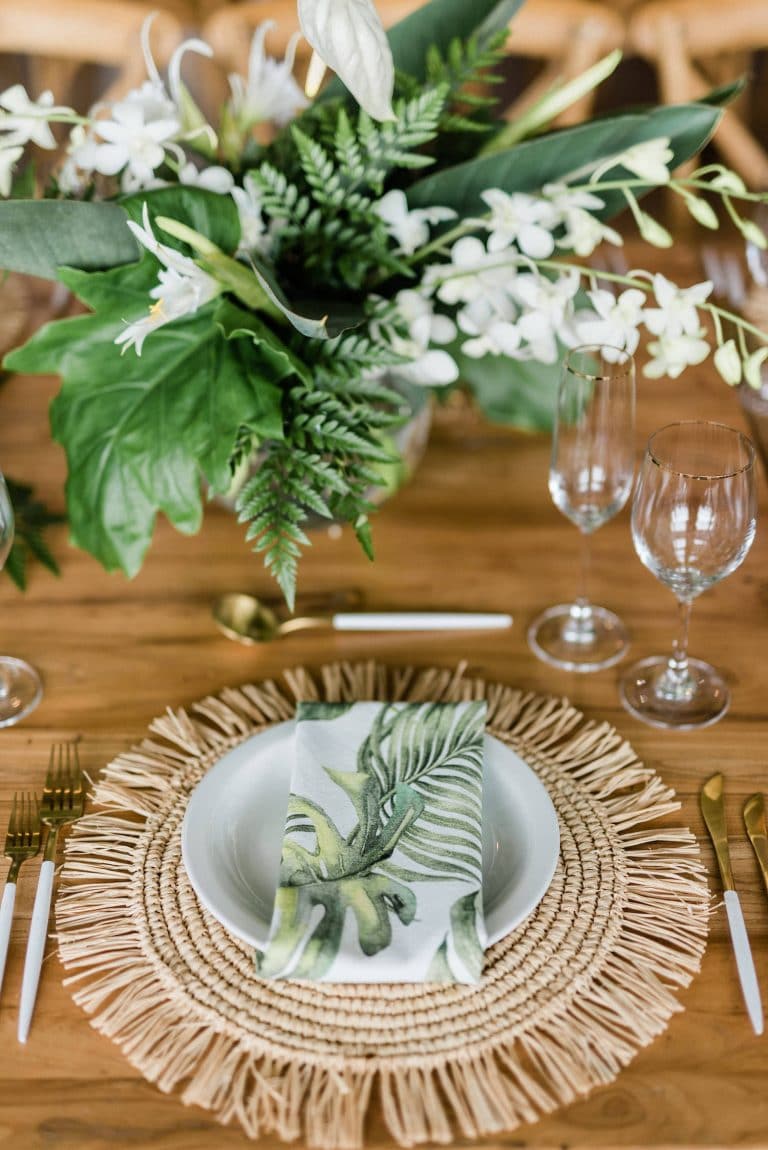 tropical-chic-destination-wedding-place-setting