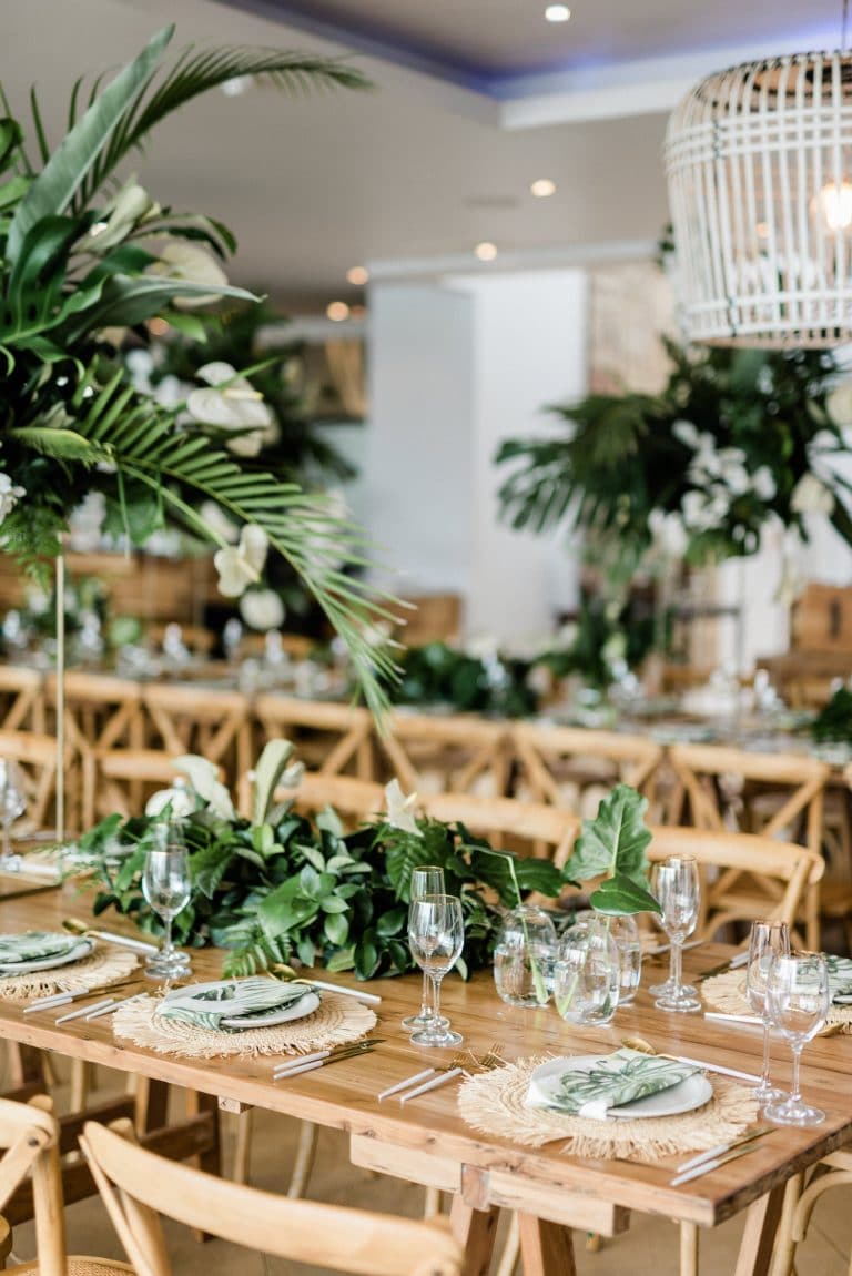 tropical-chic-reception-décor