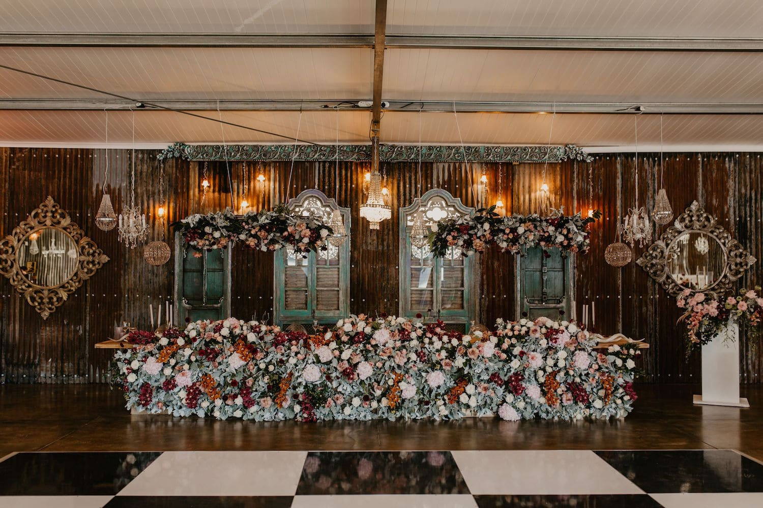 Read more about the article A FLOWER-FILLED SOUTH AFRICAN DESTINATION WEDDING