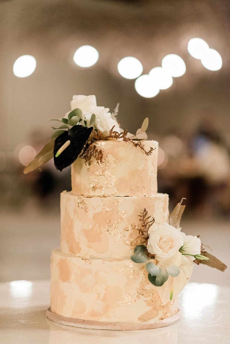 the venue Fontana wedding cake